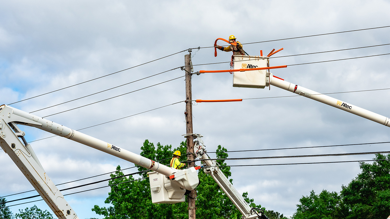 Crews restoring power in Ridgeland, Mississippi.